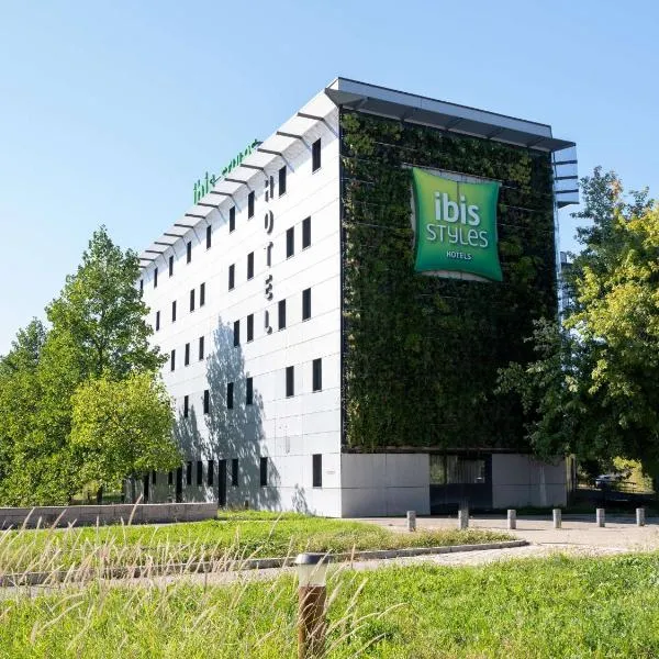 ibis Styles Romans-Valence Gare TGV, hôtel à Alixan