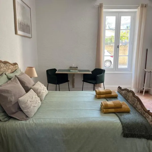 Au Petit Faubourg, hotel v destinaci Grignan