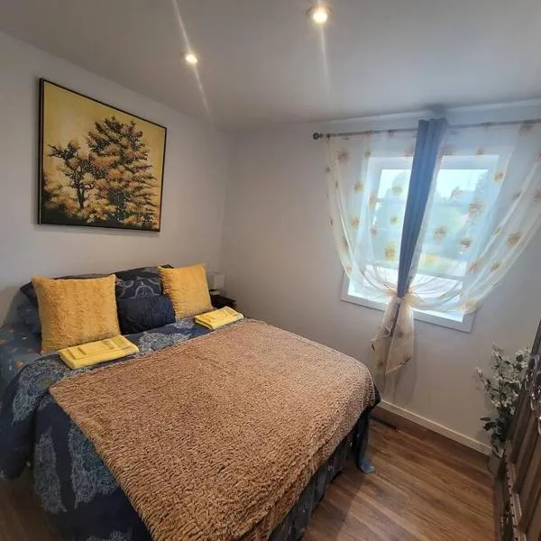 Bright apartment close to hwy, hotel en Edmundston
