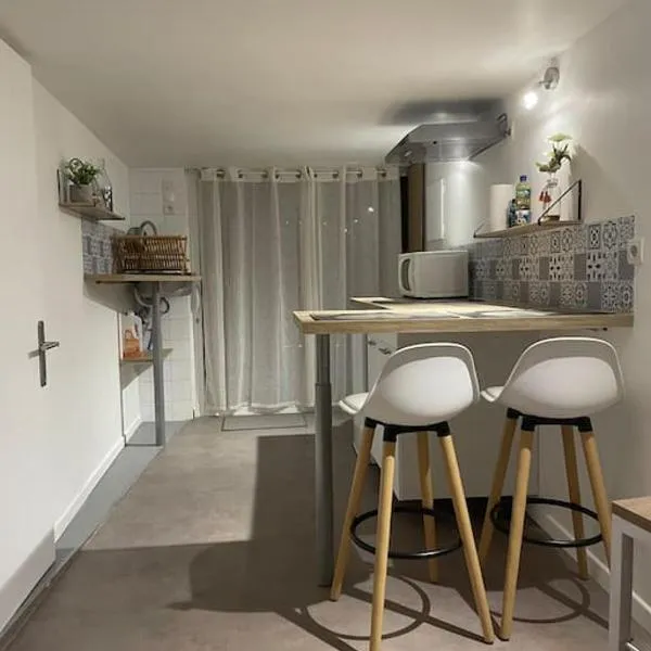 Appartement T1 renové – hotel w mieście Gigean