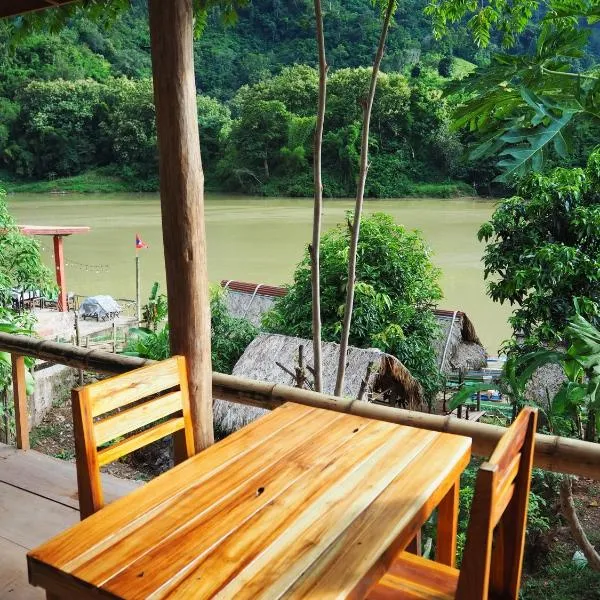 Meexok river view, hôtel à Nongkhiaw