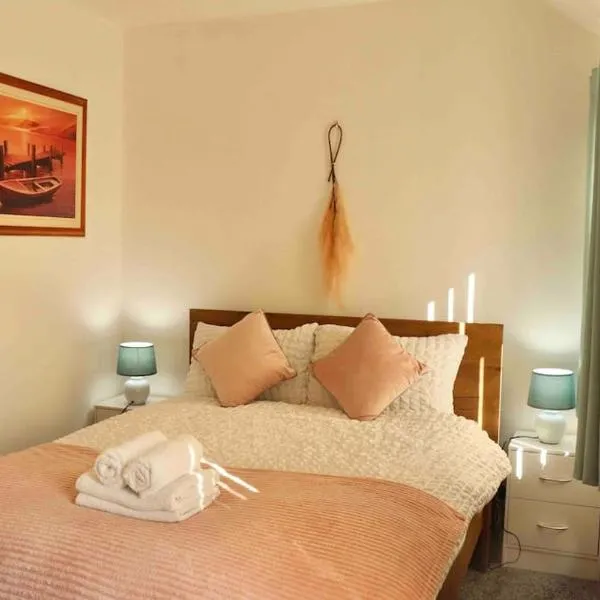 Stunning Guest House FREE WiFi &Parking: Hunslet şehrinde bir otel