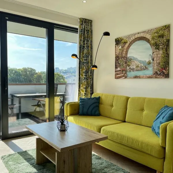 Luxury City Retreat with Terrace، فندق في كوشيتسه