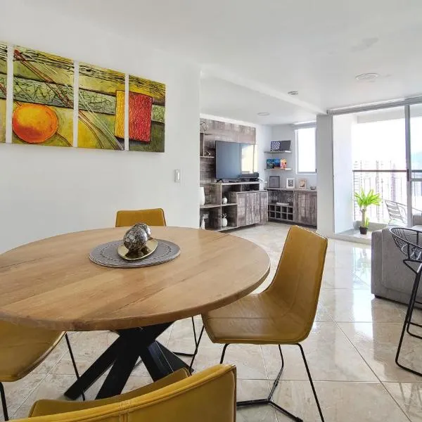 Modern High-Rise 2/2 Apartment with City View., hotel u gradu 'Sabaneta'