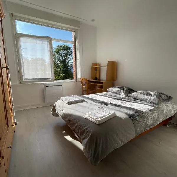 Appartement calme et lumineux - parking privatif - Métro à 5mn, hotel a Mons-en-Baroeul