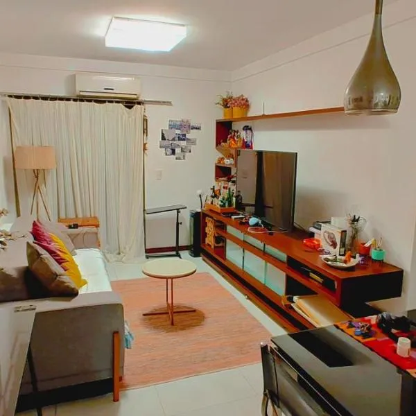 Quarto e banheiro privativos com garagem fechada em apartamento aconchegante em Jardim da Penha, hotel a Vitória