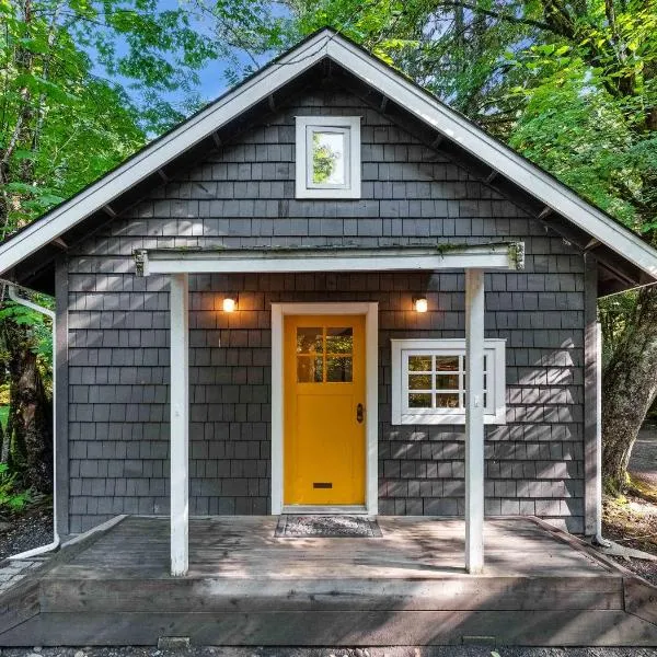 Sunwolf Riverside Cabins, hotel em Squamish