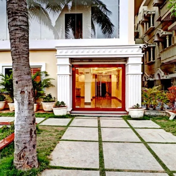 De Crown Luxury Hotel, hotel en Kākināda