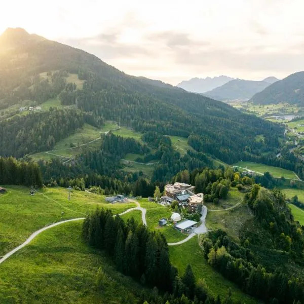 Holzhotel Forsthofalm, hótel í Leogang