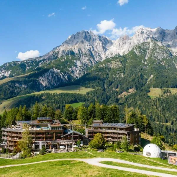 Holzhotel Forsthofalm, hotel v Leogangu