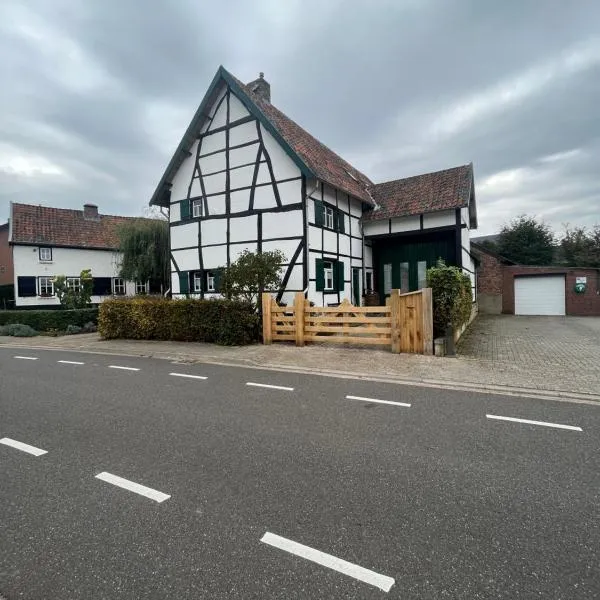 Het Houwershuuske, Hotel in Reijmerstok
