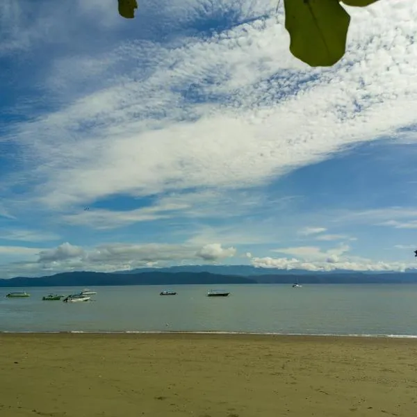 Cabinas Agua Luna (Frente al Mar), ξενοδοχείο σε Agua Buena