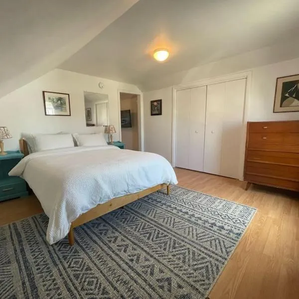 Centrally Located Winooski Apartment, hotel v destinaci Winooski