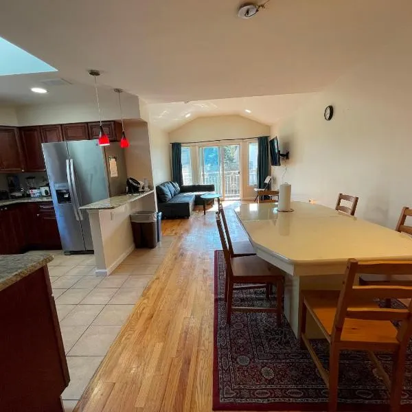 Business & Family Friendly Balcony Jacuzzi Free Park, hotel di Jersey City