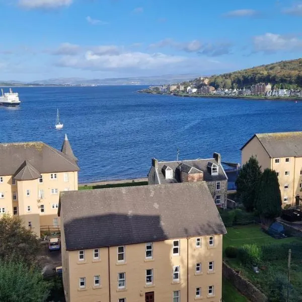 Entire Apartment, Rothesay, Isle of Bute, хотел в Ротсей