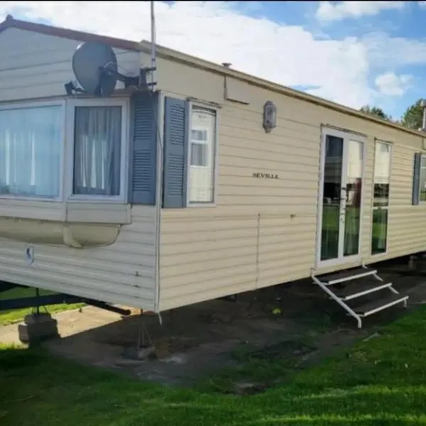 2 Bedroom Caravan With Sea Views, hotel en Sheerness