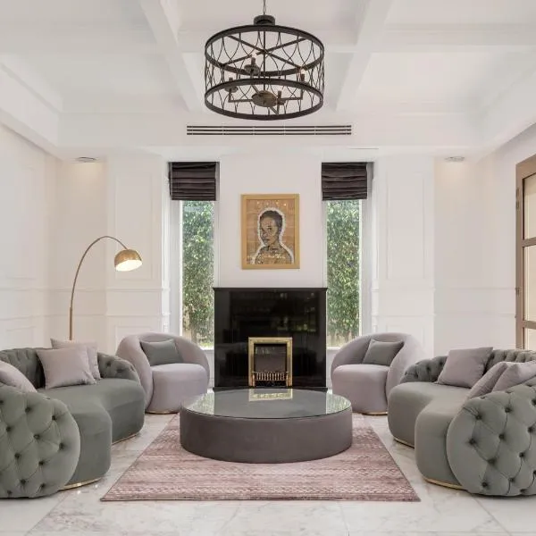 Luxury Allegria Golf Villa with pool, hotel Sheikh Zayed városában