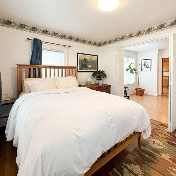 Whimsical apartment near downtown Winooski, Hotel in Winooski