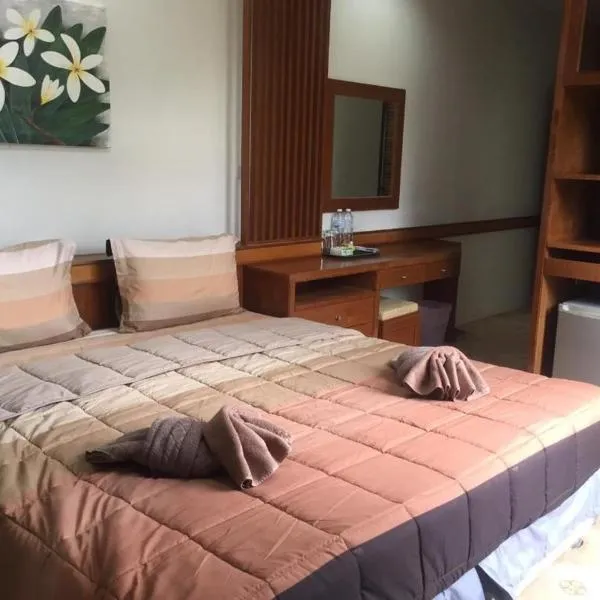 Praew Guesthouse, hotel v destinaci Phra Ae beach