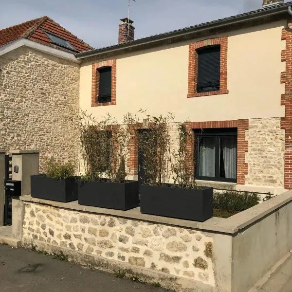 Agréable maison petit jardin à 7 minutes de Reims: Pargny-lès-Reims şehrinde bir otel