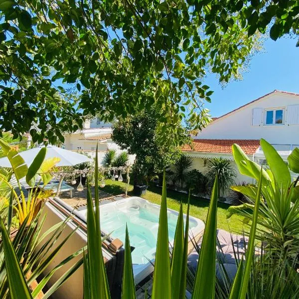 Évasion Tropicale - Villa d'Artiste avec Jacuzzi Privé dans un jardin Exotique, hotel v destinaci Mérignac