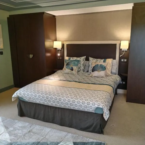 Suite Deluxe vue sur Golf, hotel v destinácii Juvignac