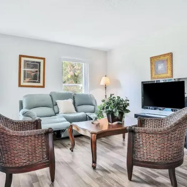 Beautiful Bracken Ln Bungalow, hotel v destinaci Palm Coast