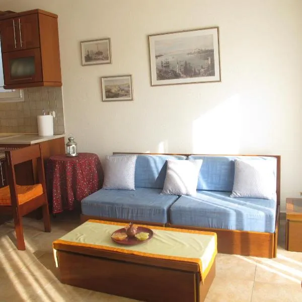One Home ~ Fits All, hotel in Mouzaki