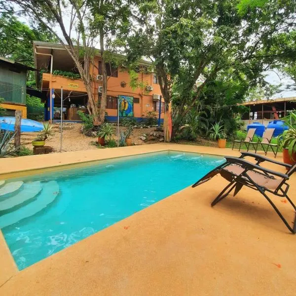 Casa Pura Vida Surf Hostel - Tamarindo Costa Rica, hotel v destinaci Tamarindo