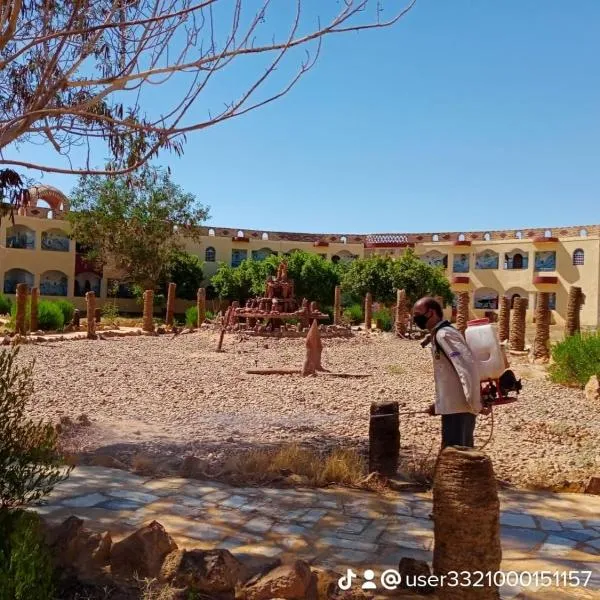 Oasis Panorama Hotel, hotel in Al Qaşr