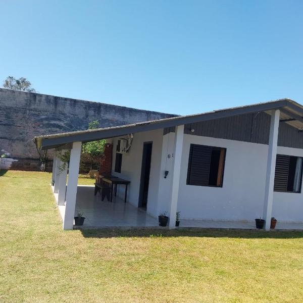 Casa disponível para diária, 300m do mar casa sozinha no terreno