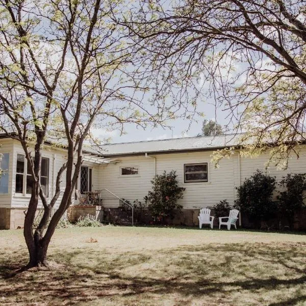 Ravenswood Farmhouse, hotel en Camboon