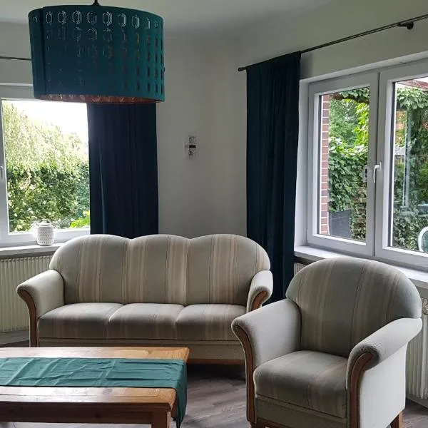 Haus an der Fehnroute in Ostfriesland, hotel in Großefehn 