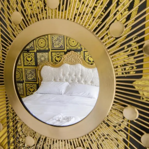 Lux 2 Bed Versace Bungalow Hot Tub, Sky TV, Cinema Screen Saffron Walden, hotel in Shudy Camps