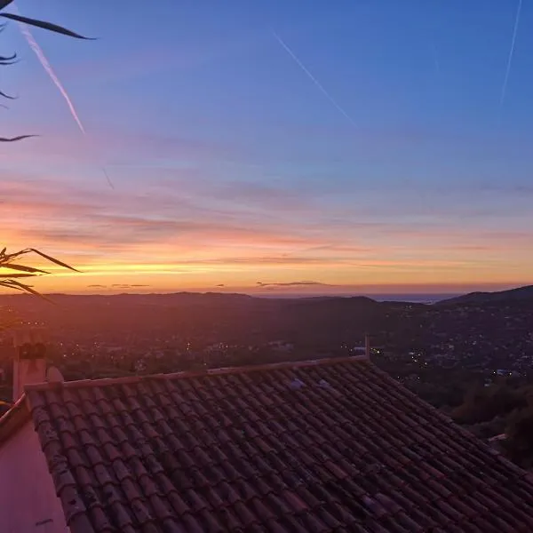 Vue mer, au calme, avec jardin !, hotel a Spéracèdes