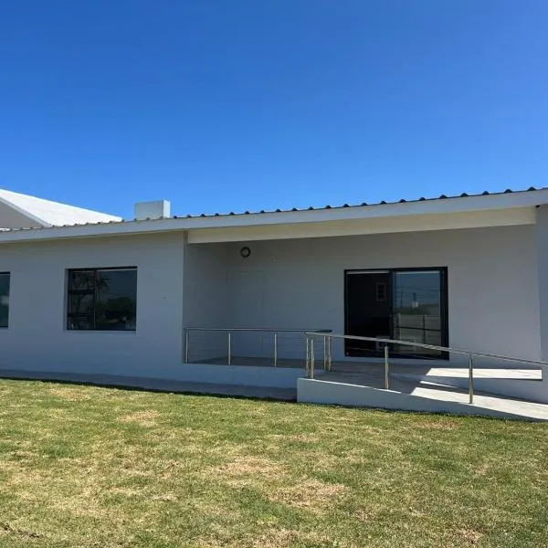 Dutchie - 4 Vygie Avenue, hotel in Struisbaai