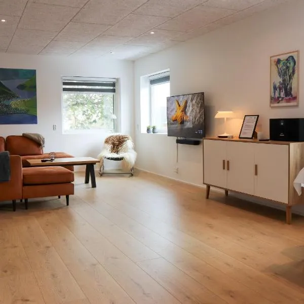 BRAND NEW FLAT IN CENTRAL KLAKSVÍK, khách sạn ở Klaksvík