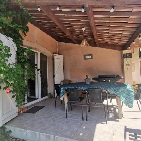 Rez de villa pour 4 personnes, hotel en Trets