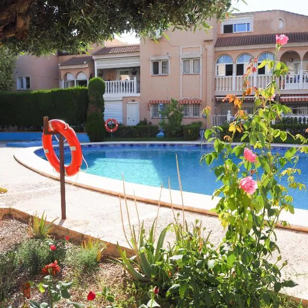 Casa Narú Albir, duplex appartement met ruim terras en buitenkeuken, hotelli kohteessa Albir
