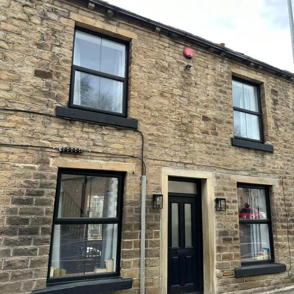 Entire boutique mill cottage, hotel v destinaci Elland