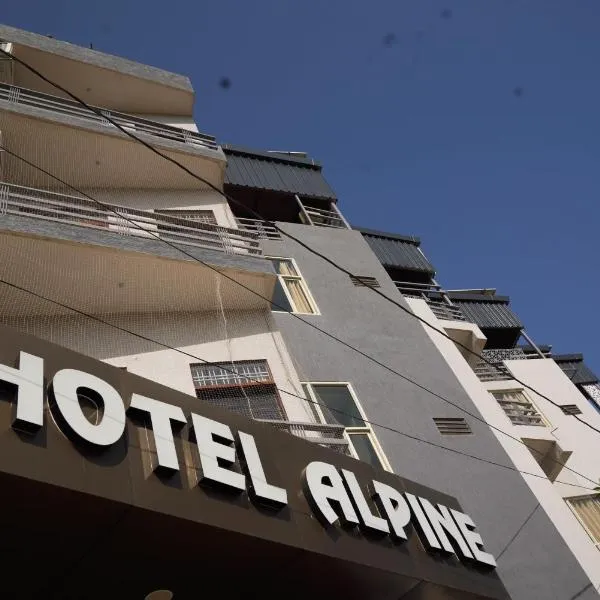 Hotel Alpine, hotel in Mohāna