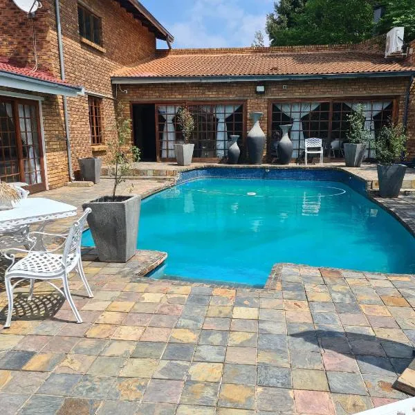 Royal Villa Guesthouse, hotel v destinaci Brakpan