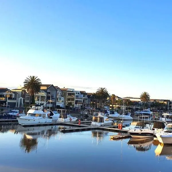 Marina Magic Getaways - Your Waterfront Retreat, hotel v destinaci Patterson Lakes