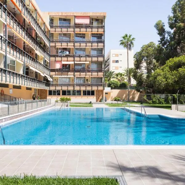 Seafront apartment just 200m from Las Vistas Beach, hotel Aronában