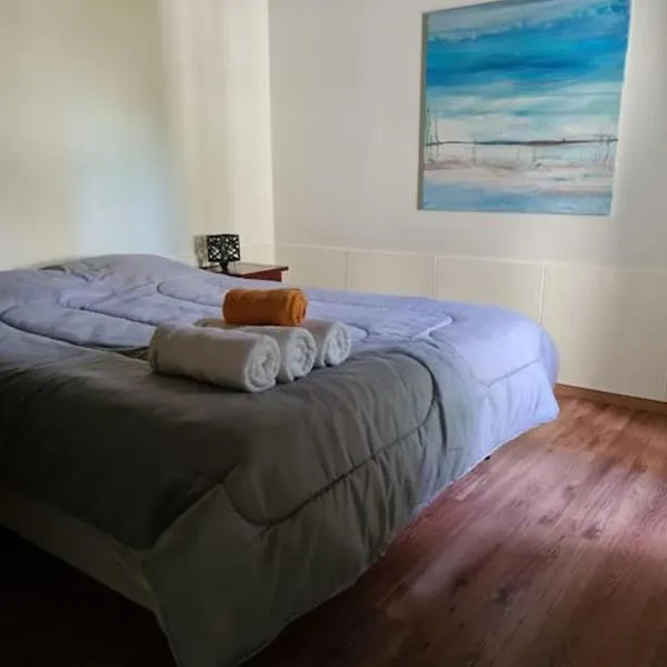 Departamento a 6 cuadras del mar, ξενοδοχείο σε Πουέρτο Μαντρίν