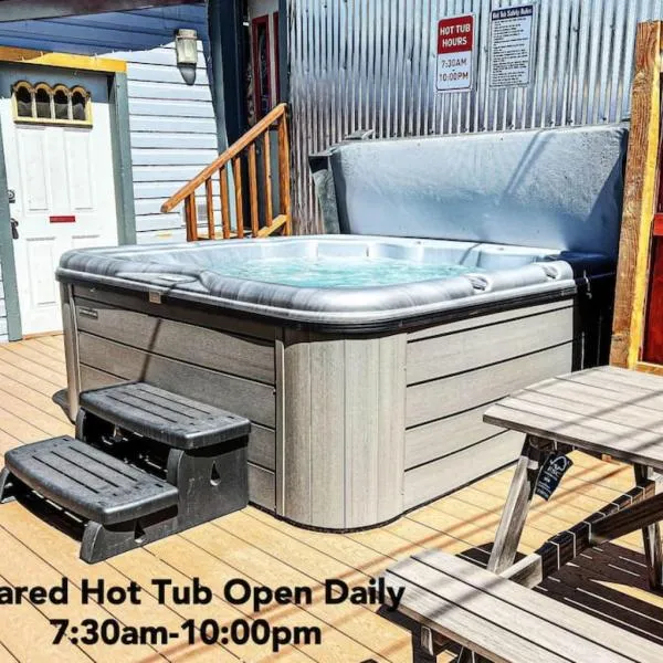 Dog Friendly Private Cabin w Hot Tub Leadville-A, hotel in Leadville