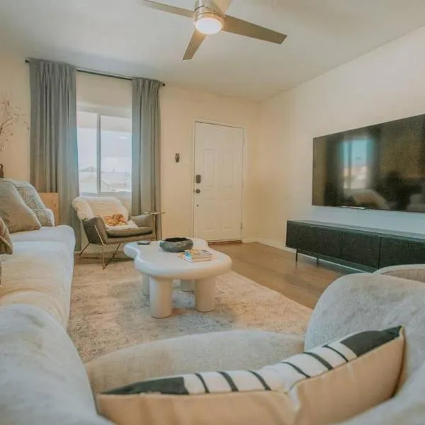 Casa Urbana-2BD-2BTH-Hot Tub-Pet Friendly-No Pet Fees!, hotel v destinaci Albuquerque