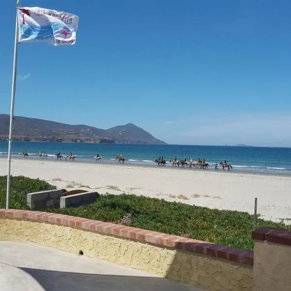 CASA MARBELLA 4BR 2BA Private Beach-Front Home，Cabo Punta Banda的飯店