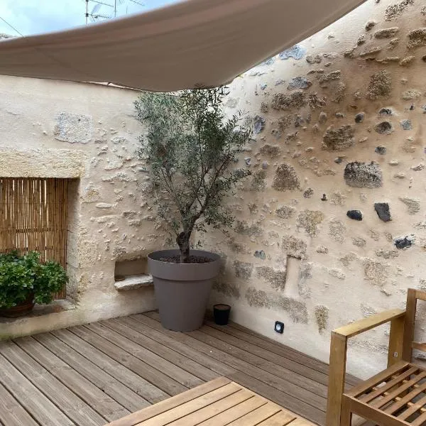 Historical center 3 st house, garage & tropeziene, hotel in Pézenas