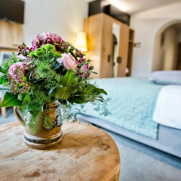 Historisches Gasthaus Hotel Hirschen Horn, hotel v destinaci Gaienhofen